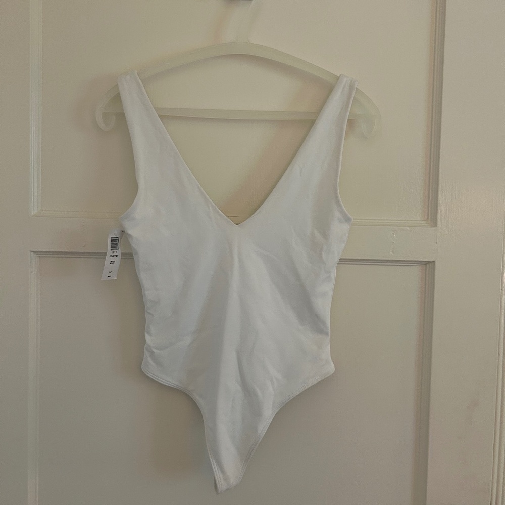 Aritzia Contour Tank V Neck Bodysuit White Small